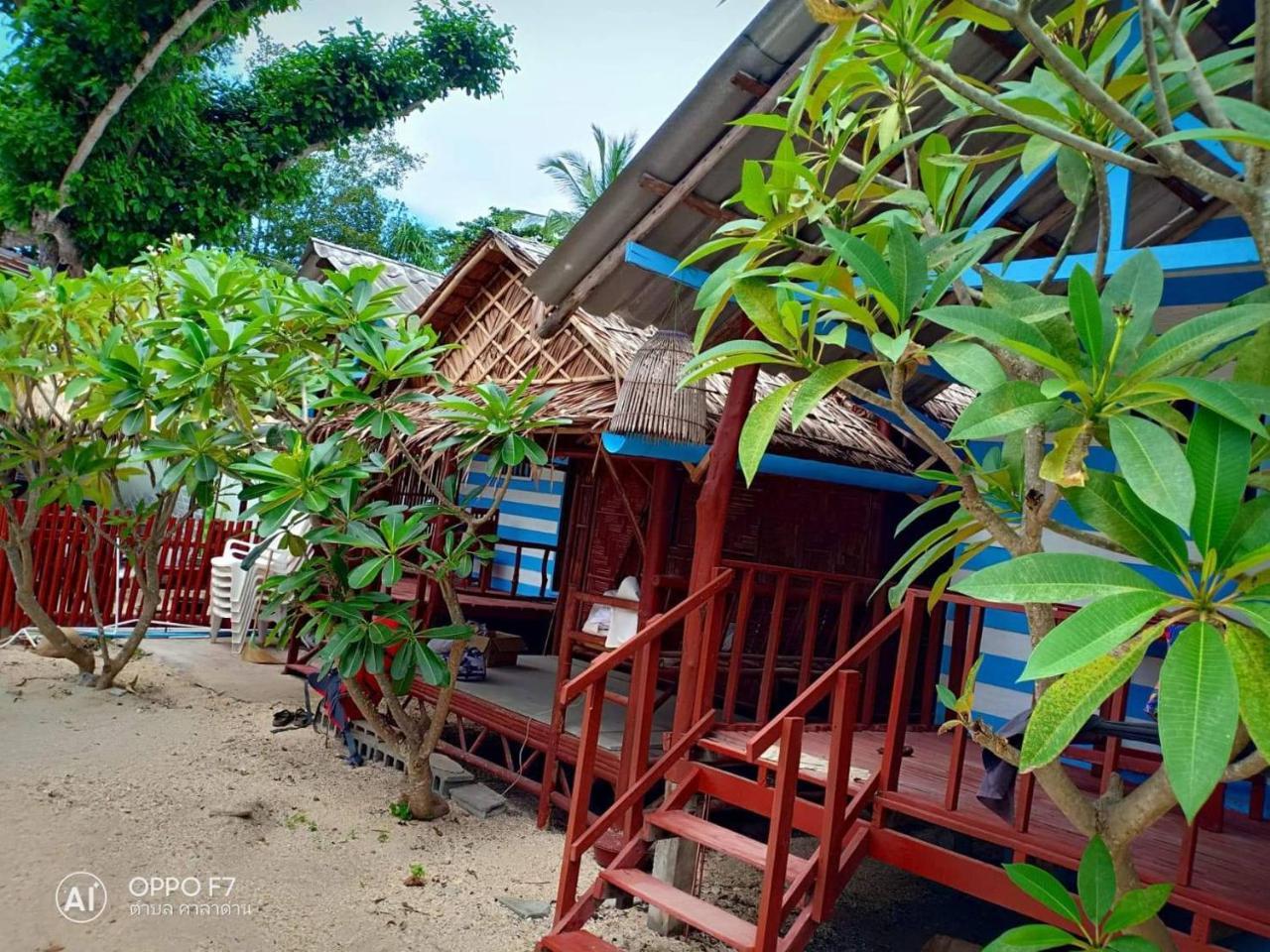 On The Beach Hotel Koh Lanta Bagian luar foto