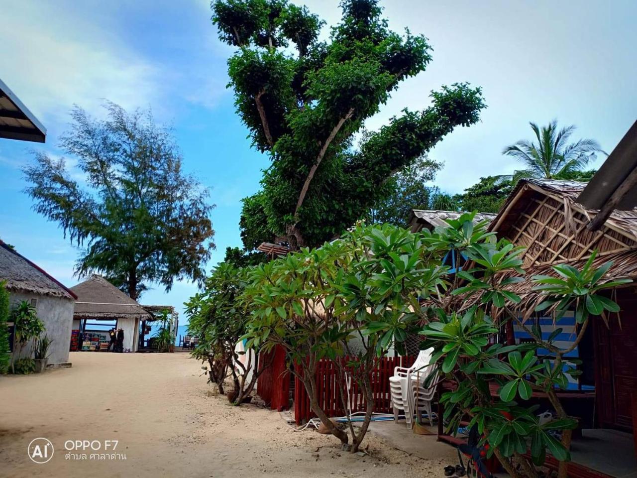 On The Beach Hotel Koh Lanta Bagian luar foto